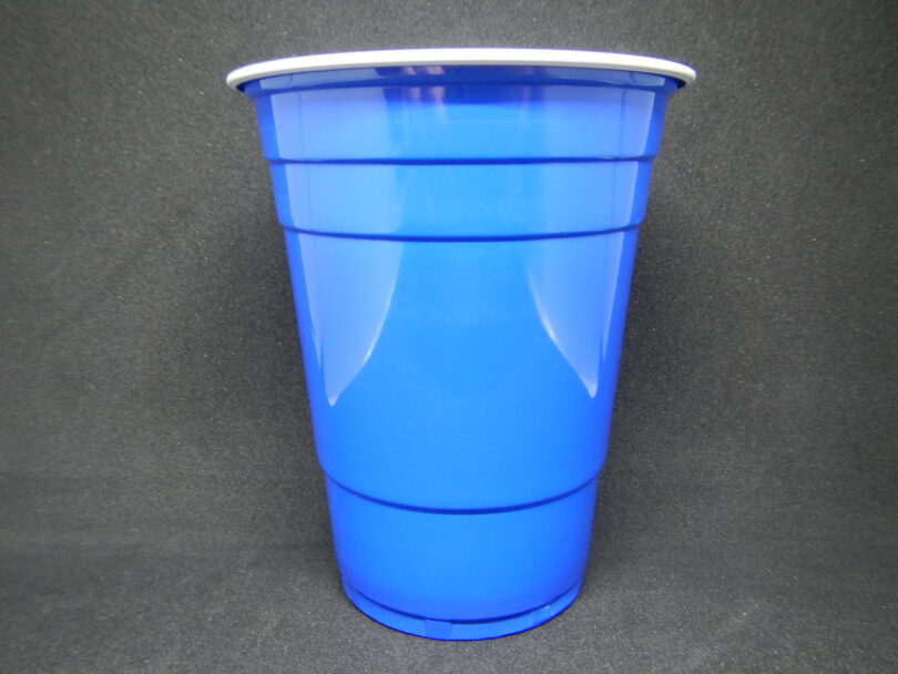 แก้วพลาสติก ขายส่ง แก้วพลาสติกสีน้ำเงิน แก้วน้ำเงิน แก้วปาร์ตี้ Blue party cup 16oz - Image 1