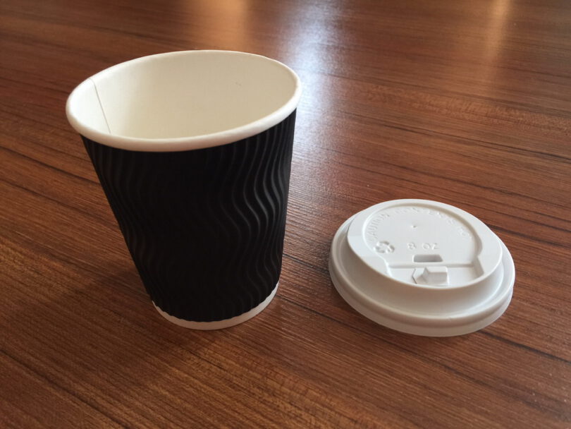 แก้วกาแฟกระดาษ 4 ขายส่ง แก้วกระดาษ Black ripple wall paper cup 8oz พร้อมฝาขาวหรือดำ : 1 ลัง - Image 2