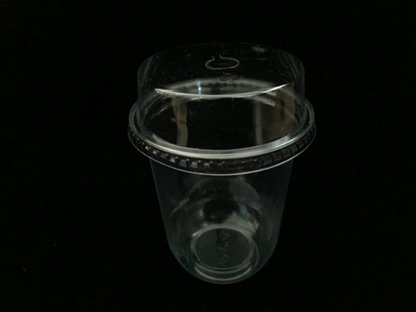 แก้วแคปซูล 16oz พร้อมฝาหัวตัด - 1 ขายส่ง แก้วพลาสติก Pet U plastic cup ทรงแคปซูล 16oz พร้อมฝาหัวตัด : 1 ลัง - Image 1