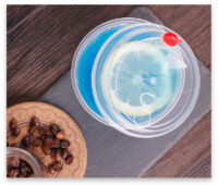 ขายส่ง แก้วพลาสติก PP เนื้อแข็ง ทรงกลมลายทาง พร้อมฝารุ่นใหม่ 18oz  : 1 ลัง ( ฝาใส, ขาว, ดำ ) - Image 4