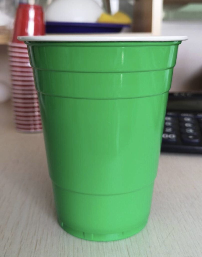 แก้วพลาสติก สีเขียว - 1 ขายส่ง แก้วพลาสติกสีเขียว แก้วเขียว แก้วปาร์ตี้ Green Part Cup 16oz - Image 1